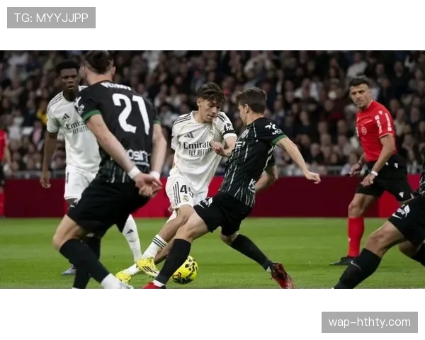 诺伊尔出球失误送礼，居莱尔吊射空门得手